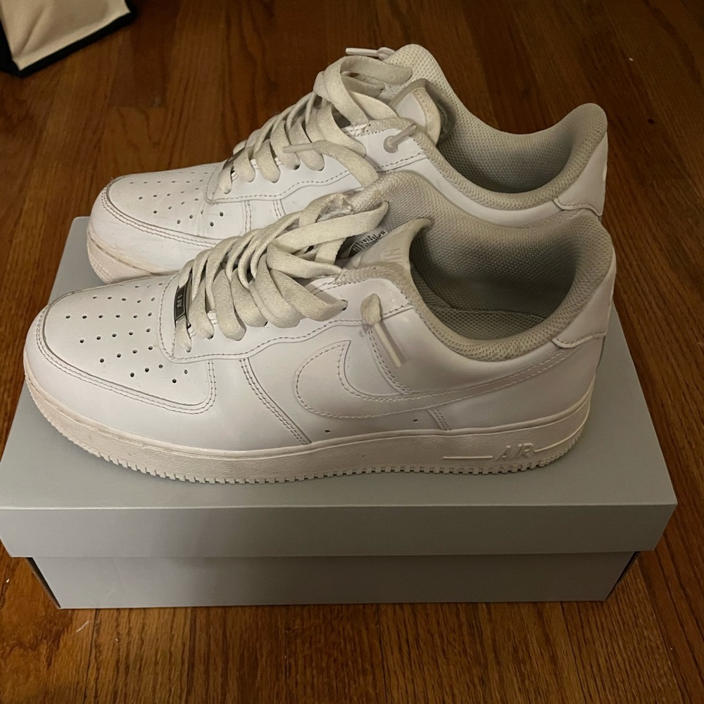 White Nike Air Force 1